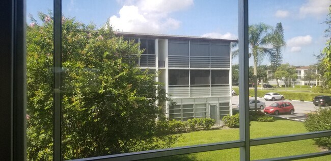 Building Photo - 68 Fanshaw B