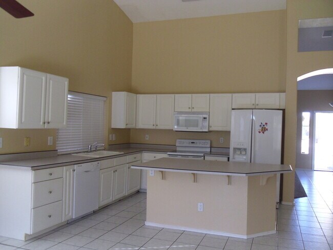 Building Photo - 3 bed 2 bath single level house in core Ch...