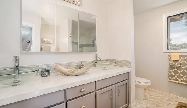 Building Photo - 3695 Sqft. Home with 180 degree Sound views!