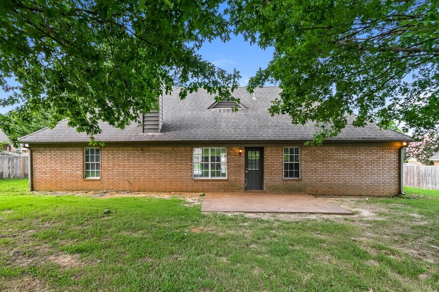 Building Photo - 2086 Heather Ridge
