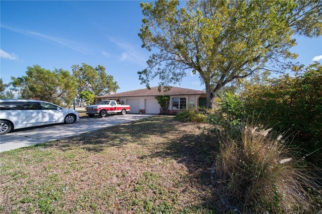 Building Photo - 2825 SW Santa Barbara Pl