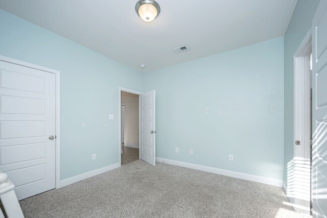 Building Photo - 1013 Silverbell Cv
