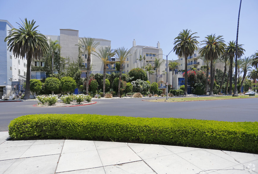 Primary Photo - Churchill Apartments