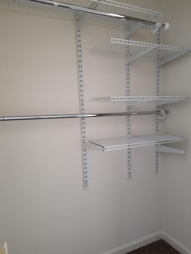 Building Photo - 420 Cherry Ln