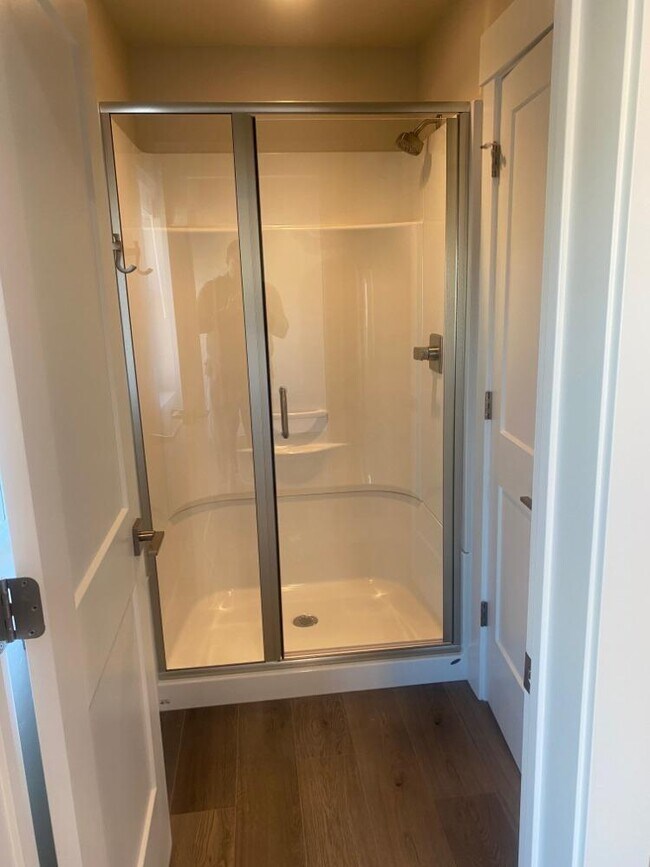 Building Photo - 4443-B Deveraux Place