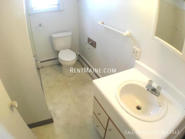 Building Photo - 699 Main St