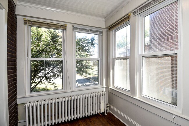 Building Photo - 633 24th St S