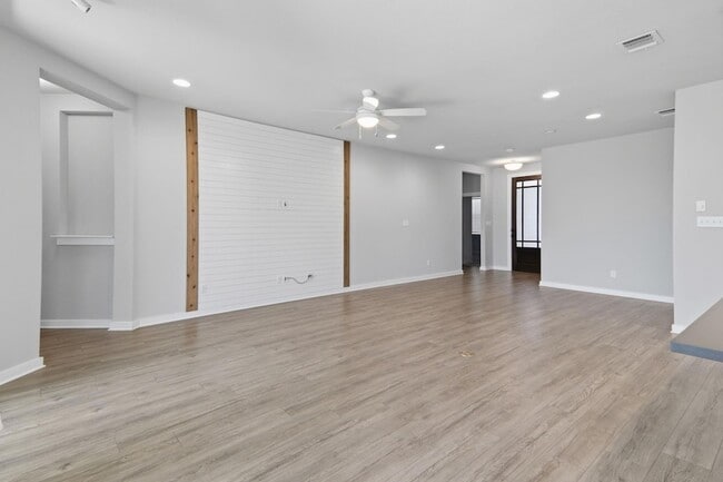 Building Photo - 103 Trailside Ln