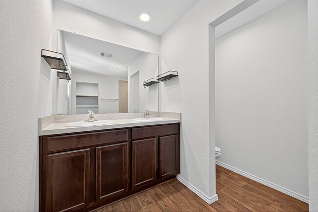 Building Photo - 16600 Lonely Pines Dr