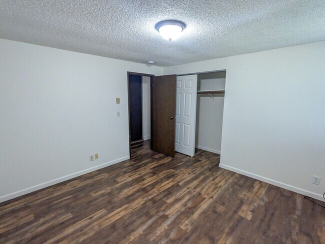 Building Photo - 4483-4485-4485 Campbell Dr SE