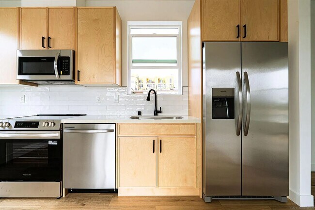 Building Photo - 2945 B. St