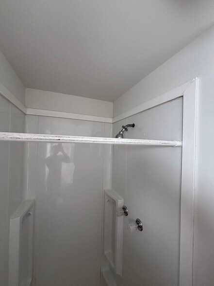 Building Photo - 1918 W Diamond St