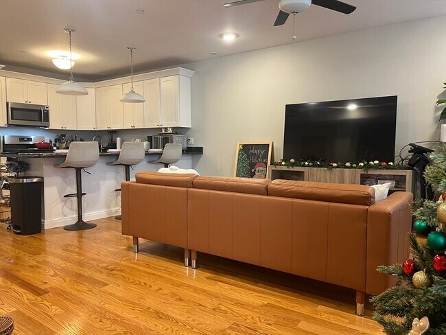 Building Photo - 45 Spring St