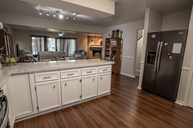 Building Photo - 13209 Bluff View Dr