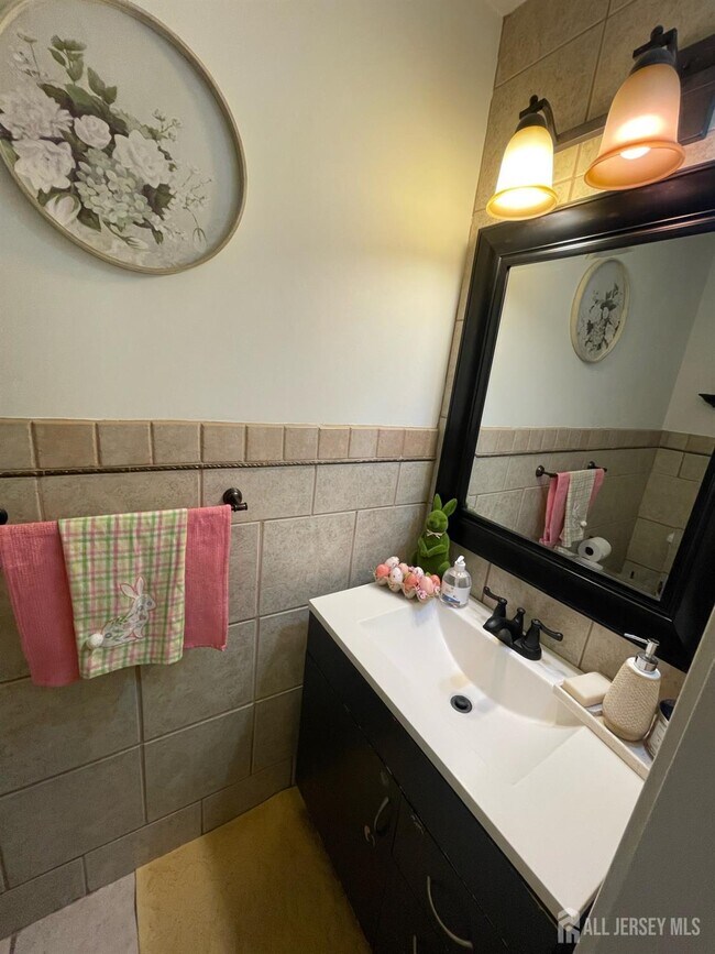 Building Photo - 399 Hadleigh Ln