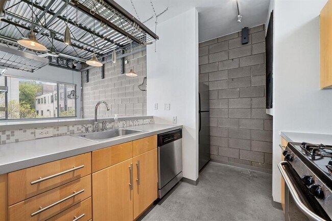 Building Photo - 4801 S Congress Ave