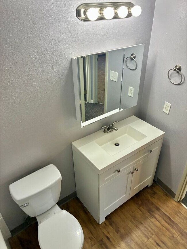 Building Photo - Great Two Bedroom, One Bath Apartments for Rent in East Loveland!  2 Weeks Free, Flexible lease t...