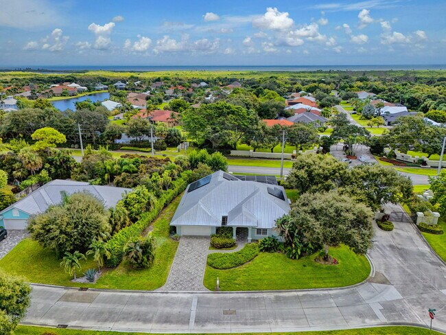 Building Photo - 8401 SE Ketch Ct