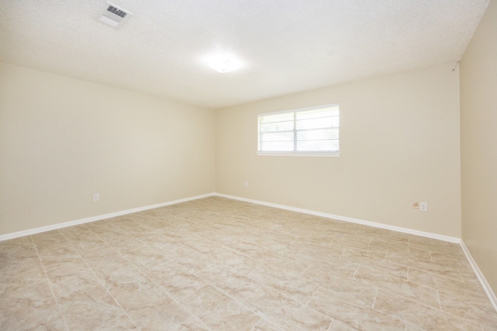 Building Photo - 12114 Tams Dr