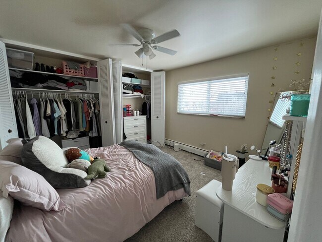 Building Photo - Large 1 BR Condo Available 08/15/2026! Great Location!