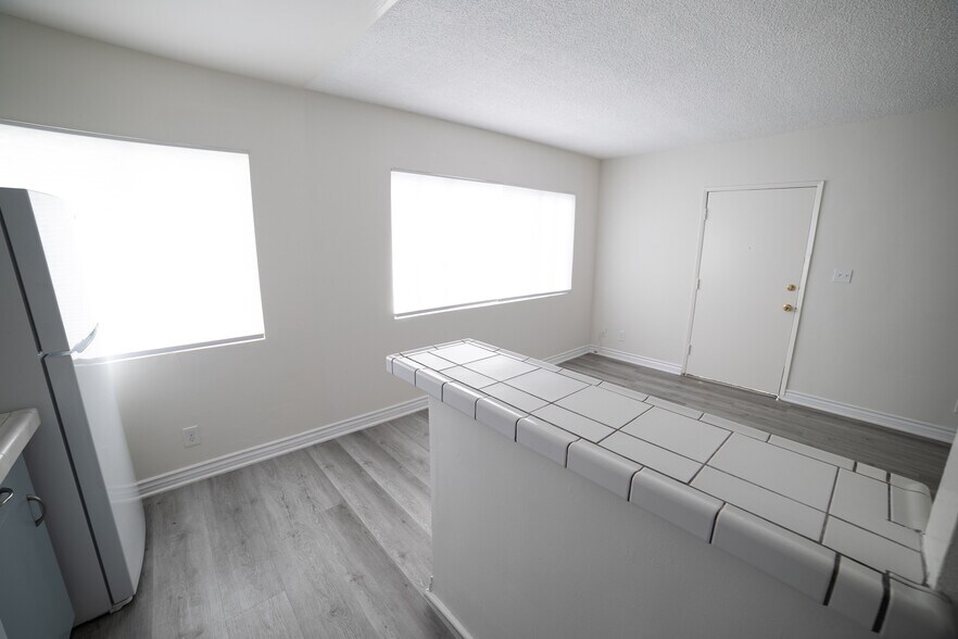 Building Photo - 1315 Ocean Park Blvd