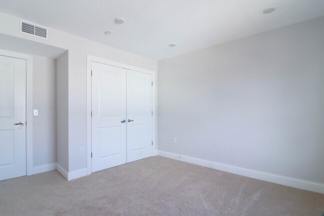 Building Photo - 4 Montvale Ave