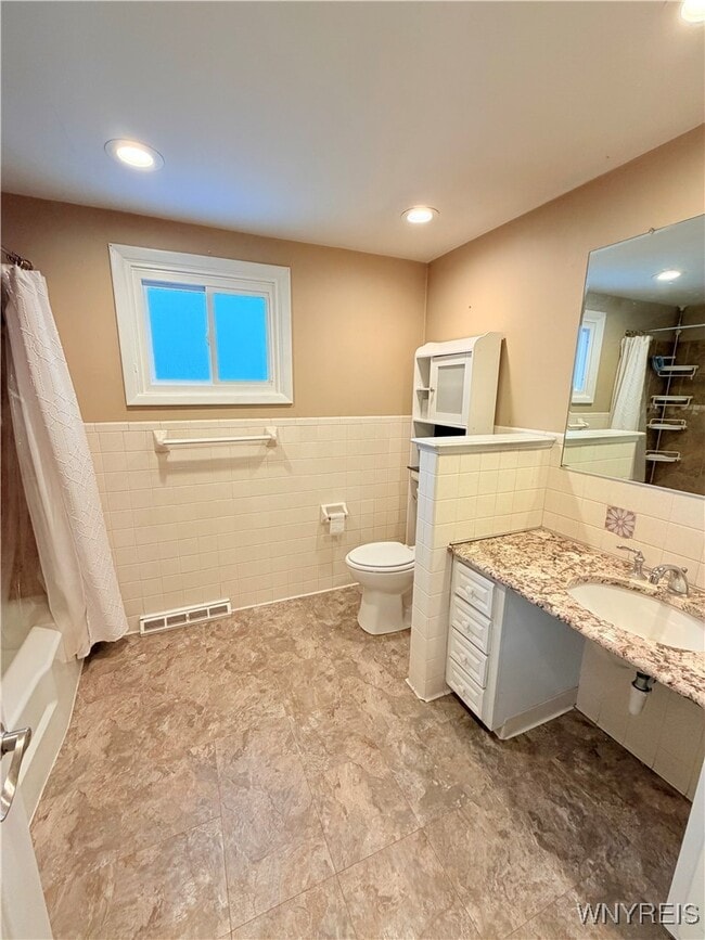 Building Photo - 79 E Toulon Dr