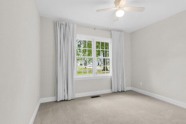 Building Photo - 1609 Lucerne Way