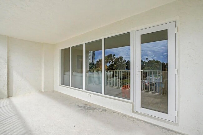 Building Photo - 4301 N Ocean Blvd