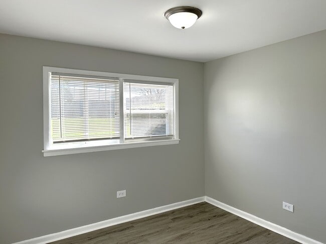 Building Photo - 9709 W Lorraine Dr