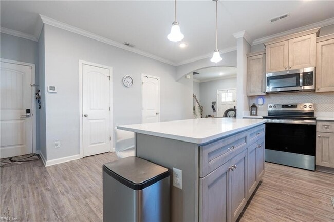 Building Photo - 409 Draper Dr