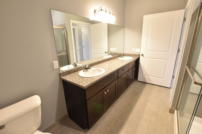 Building Photo - Shelby Township, 1st Floor Access!  2 Bedrooms, 2-Baths, att. Garage