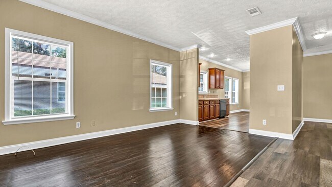 Building Photo - Spacious 3-Bedroom Home with Recent Upgrad...