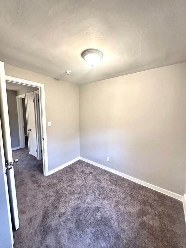 Building Photo - Fully Updated 3 Bedroom in Penn Hills - Off-Street Parking, Covered Porch - Available Now!