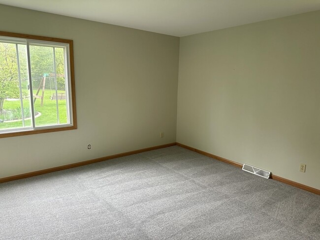 Building Photo - Beautifully Remodeled 3-Bedroom Home with ...