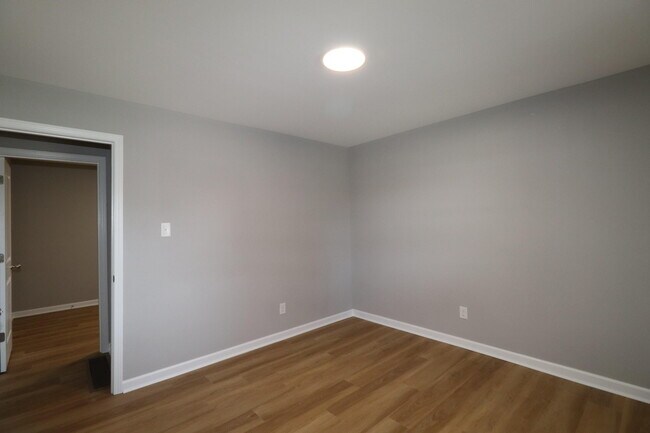 Building Photo - 115 Lynnwood Dr