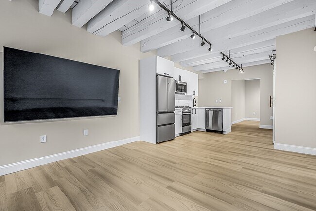 Building Photo - 67 Broad St