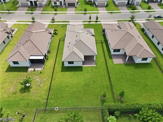 Building Photo - 5069 Penella Ave