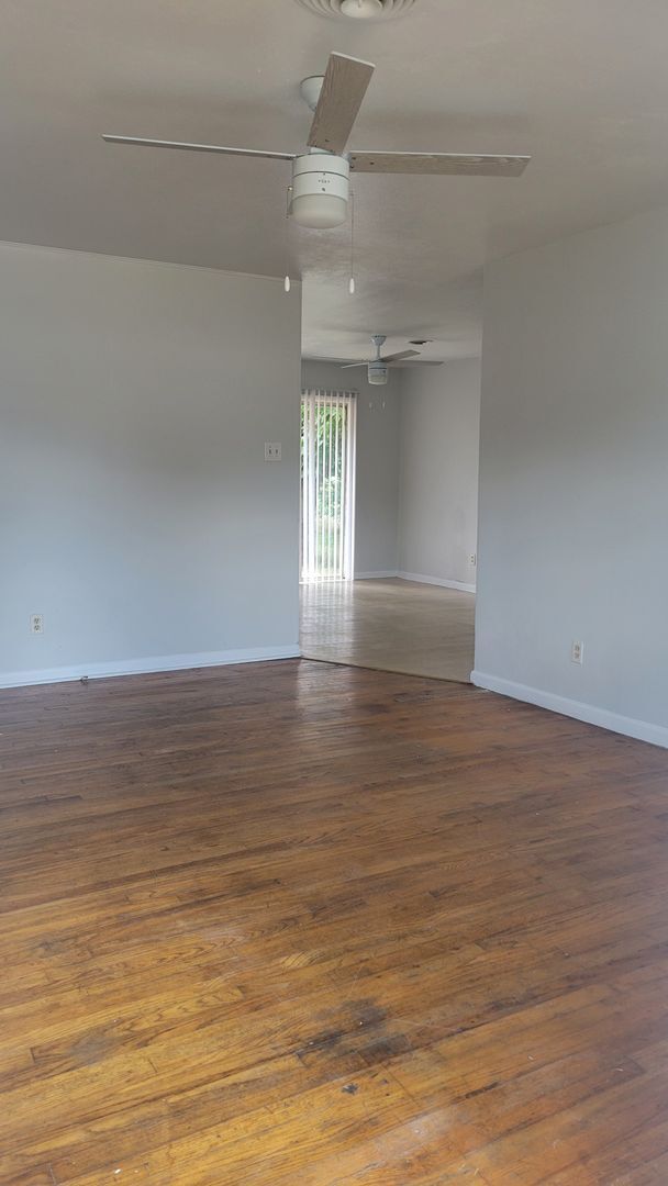 Building Photo - 615 W Avenue A