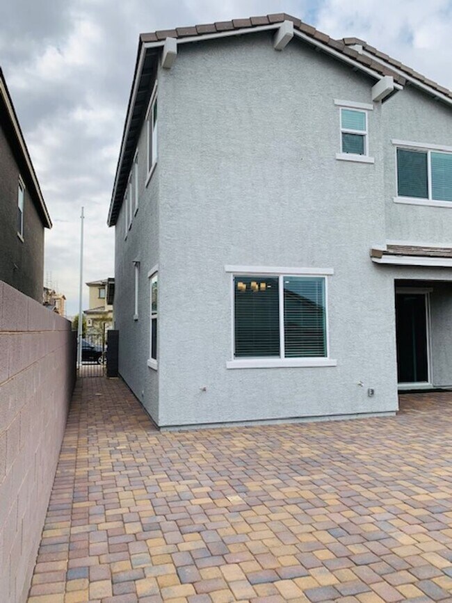 Building Photo - 3 Bedroom Home in Henderson