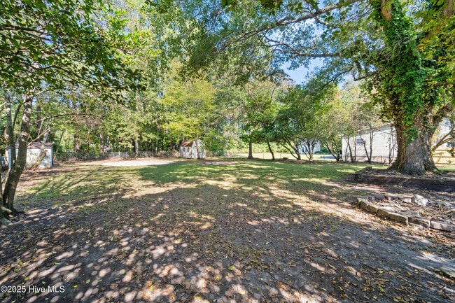 Building Photo - 104 Columbia Dr