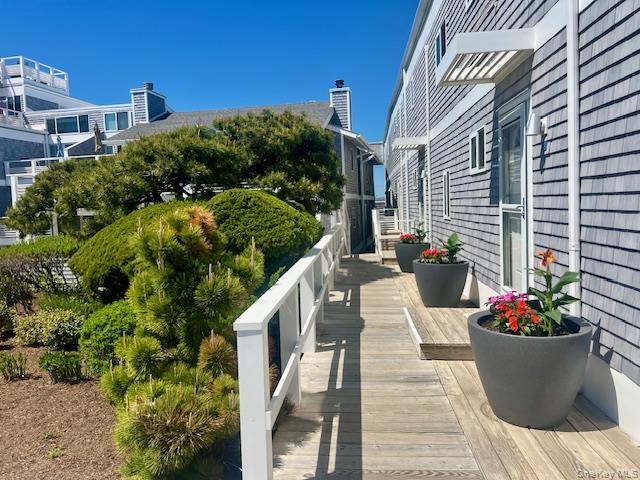 Building Photo - 539 Dune Rd