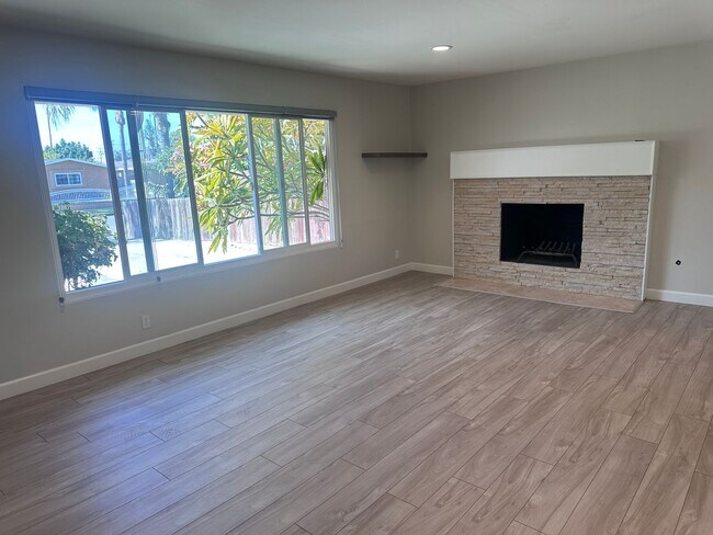 Building Photo - REDUCED! - 3 bed 2 bath fully remodeled PO...