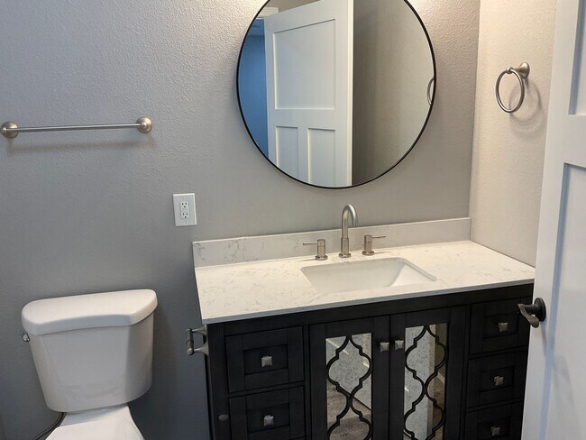 Building Photo - PRE LEASING- AVAILABLE JUNE 10TH - 3 Bedroom/2 Bathroom House In Frontenac