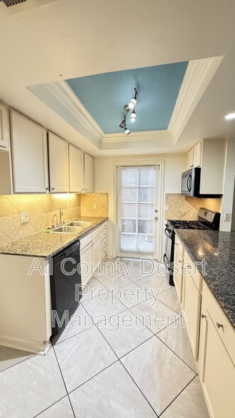 Building Photo - 400 N Sunrise Way