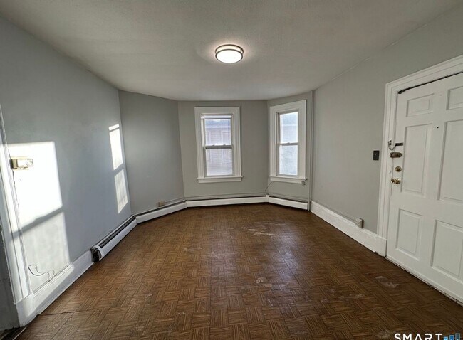 Building Photo - 512 Broad St