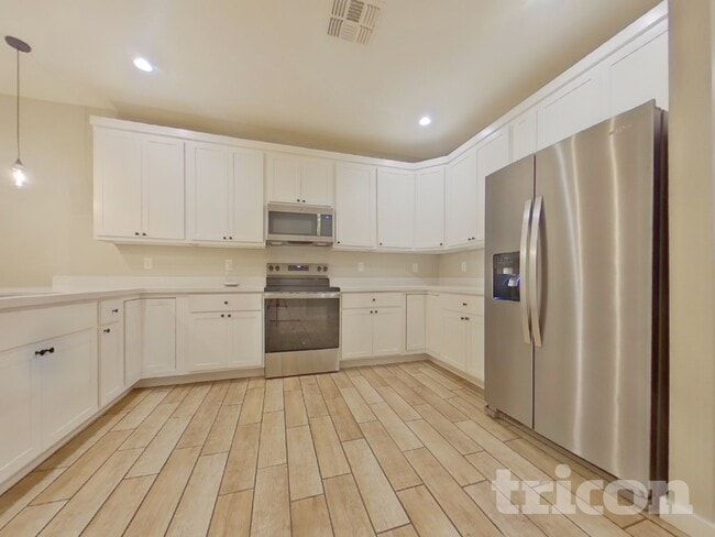 Building Photo - 109 E Mountain View Dr