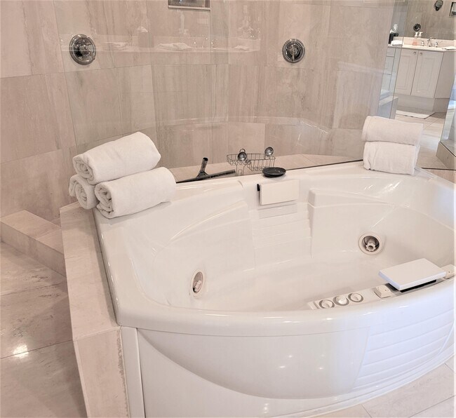 Building Photo - 3700 S Ocean Blvd