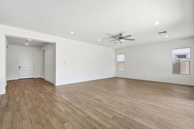 Building Photo - Gated Community Amazing ameneties