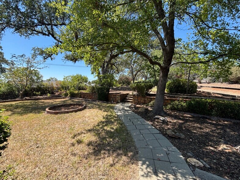 Building Photo - 2699 Westwood Dr